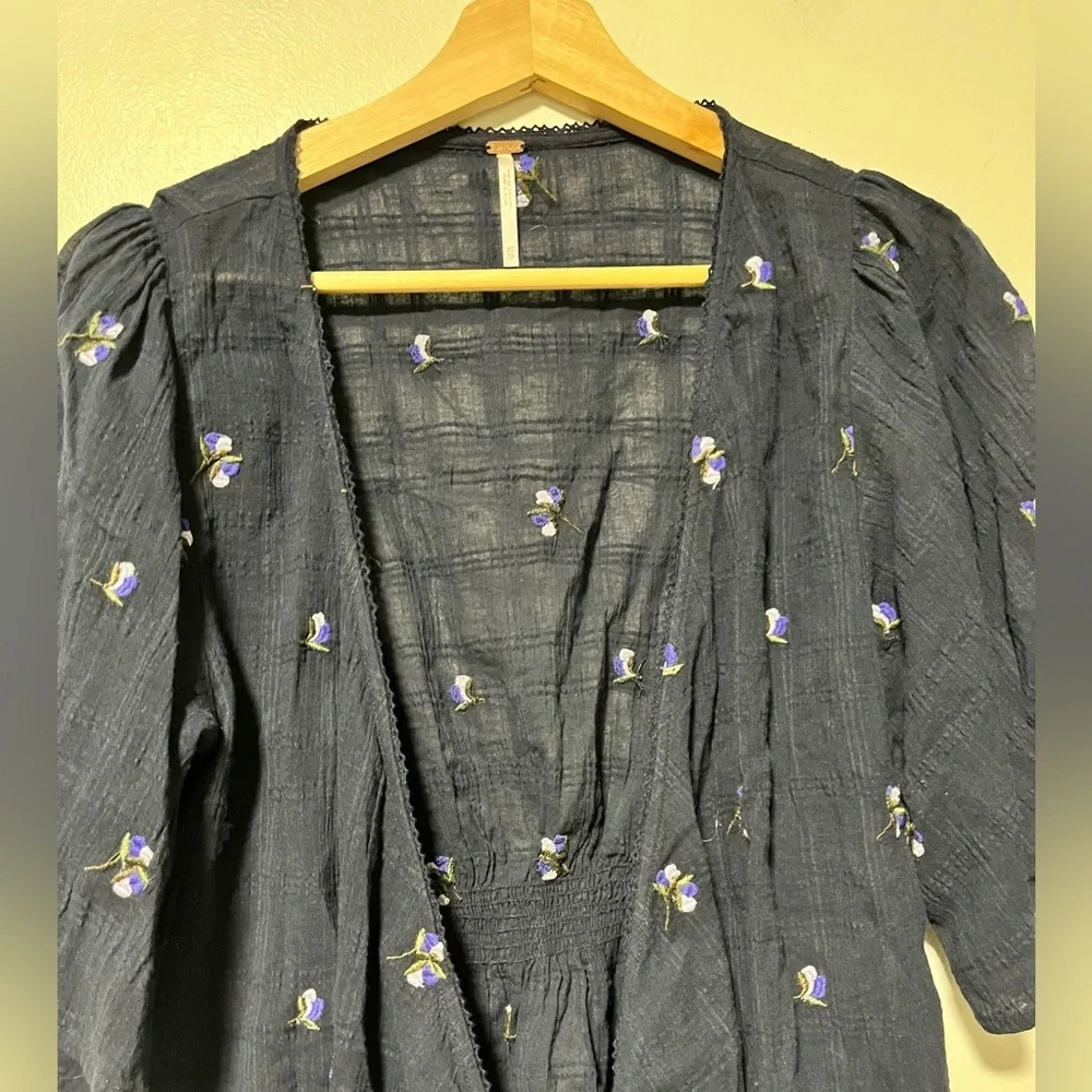 Free People XS Navy Blue Embroidered Wrap Blouse – Cotton, Boho Floral Tie Front - Picture 12 of 13